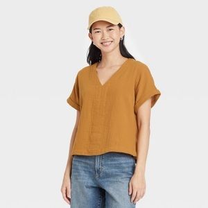 Universal Thread Gold Short Sleeve Top